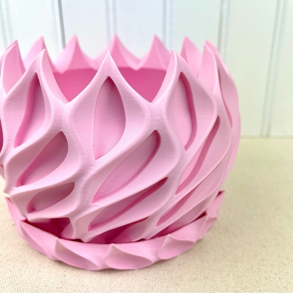 Modern Geometric Planter Pot, Twisted Planter Pot, Small Indoor Flower Pot - Picture 6 of 9